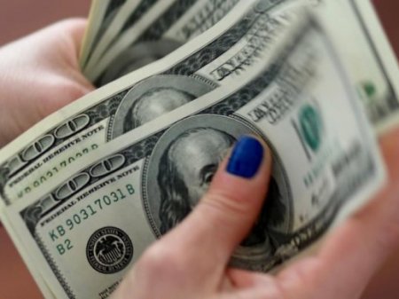 <p>Dólar se aleja de máximo histórico en Chile, en línea con el cobre y tras anuncios de Hacienda y el Banco Central</p>