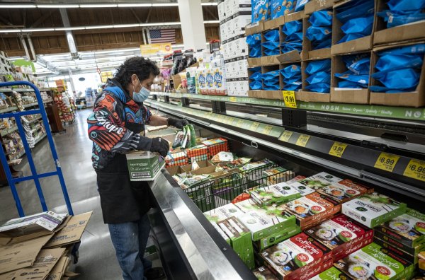 El gasto de los consumidores de EEUU se enfría en una señal de debilitamiento de la economía