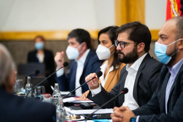 Boric reitera que reforma tributaria “es seria y responsable” y se abre a transferencias directas ante alta inflación