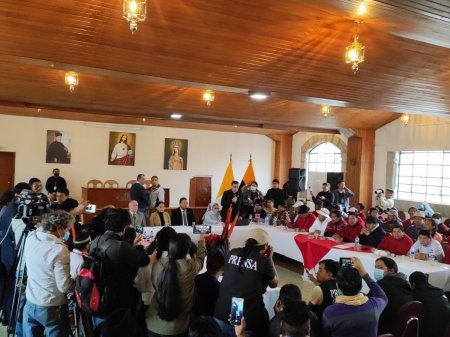 <p>Gobierno y grupos indígenas en Ecuador logran acuerdo y terminan movilizaciones</p>