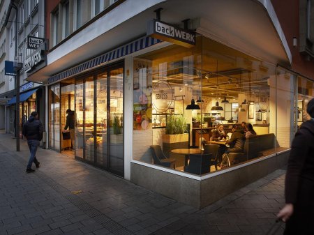 <p>Mexicana Femsa sorprende y comprará la suiza Valora para llegar a Europa</p>