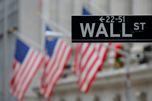 IPSA cierra plano y Wall Street completa tercera alza diaria ante señales de caída moderada del crecimiento