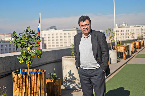Ministro Valenzuela y crisis de alimentos: no hay un escenario apocalíptico para Chile y revela la estrategia para traer fertilizantes
