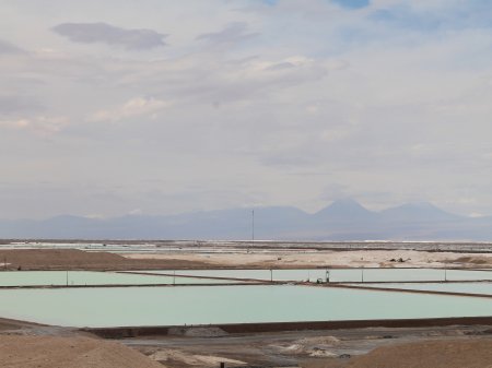 <p>Firma china que participa en minera de litio SQM recauda US$ 1.700 millones en oferta de acciones</p>