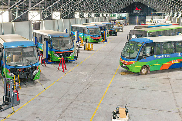 MTT autoriza a la primera fábrica chilena de buses eléctricos para proveer flota