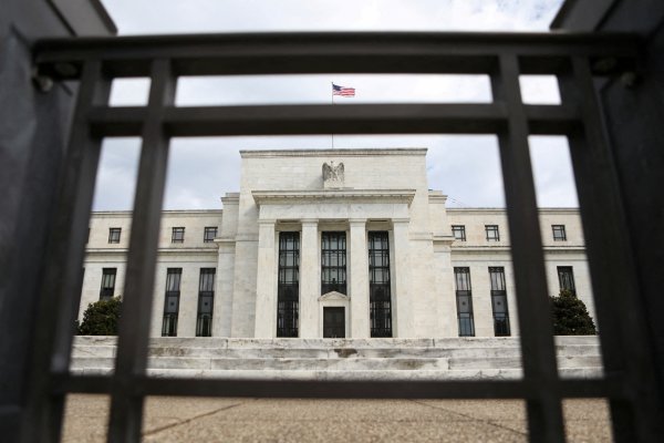Dos de los Fed más agresivos en tasas respaldan alza de 75 pb este mes y ven aterrizaje suave más que recesión en economía