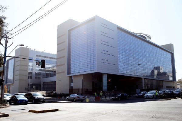 ¿Habrá huelga en Clínica Las Condes? La tensa negociación sindical sigue sin resolverse