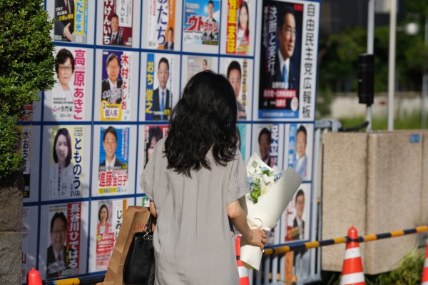El bloque gobernante de Japón gana fácilmente la votación celebrada días después del asesinato de Abe