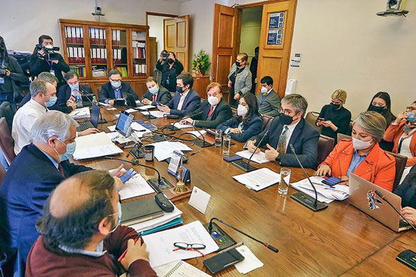 Respaldan bono y gobierno modifica beneficio posnatal