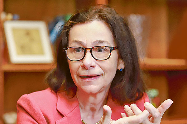 Rosanna Costa explica la intervención: “Nuestro objetivo es que el tipo de cambio se ubique en un nivel más coherente con sus fundamentales”
