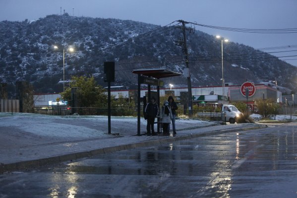 Sistema frontal: Corte de luz afecta a más de 60 mil hogares y cartera de Energía advierte eventuales problemas en zona norte