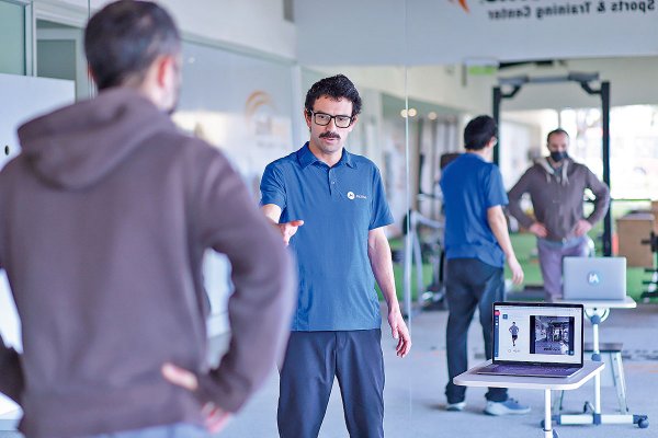 Los kinesiólogos que crearon una aplicación que mapea movimientos del cuerpo con inteligencia artificial