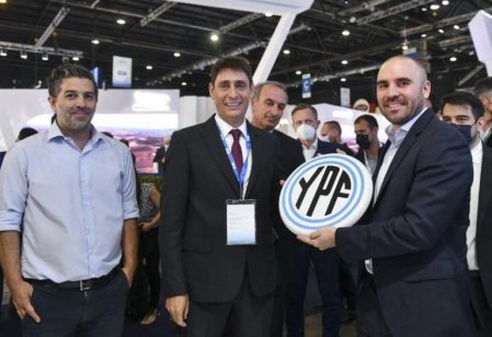 Nuevo golpe del kirchnerismo en Argentina: desvinculan a CEO de YPF por supuesto espionaje