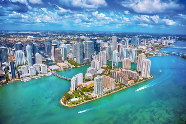 Los colombianos miran a Miami en medio de temores de fuga de capitales por llegada de Petro