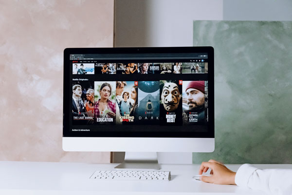 Netflix pierde menos suscriptores de lo esperado y lanzará su servicio con publicidad en 2023