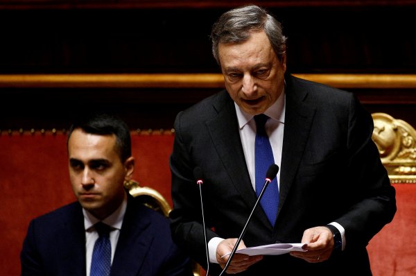 Draghi pide "reconstruir" su gobierno en Italia a la espera que los partidos lo apoyen