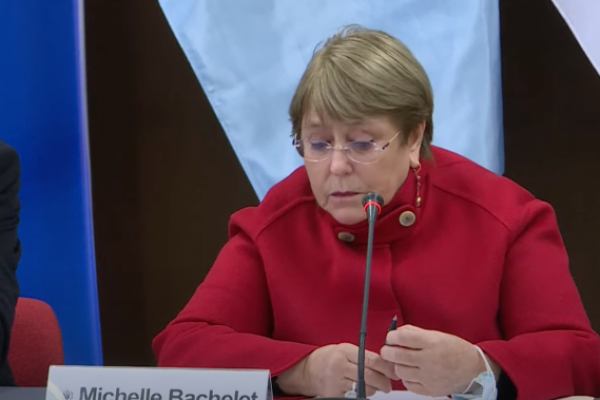 <p>Ahora en DF | Bachelet ratifica que votará Apruebo: "No es perfecta, mas se acerca a lo que siempre soñé"</p>