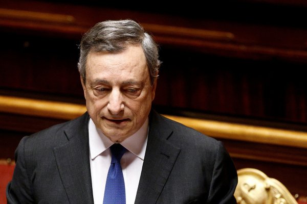 El gobierno de Italia está a punto de colapsar mientras los partidos abandonan a Draghi