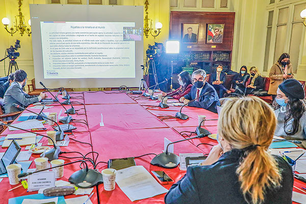 Gobierno presenta en el Senado las indicaciones para el proyecto de royalty