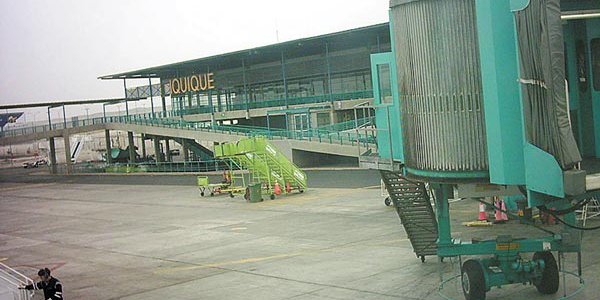 <p>MOP extiende plazo máximo de entrega de obras de mejoramiento del Aeropuerto de Iquique "por razones de urgencia"</p>