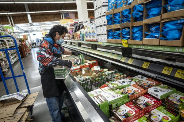 Actividad comercial en Estados Unidos se contrae en julio por primera vez desde 2020