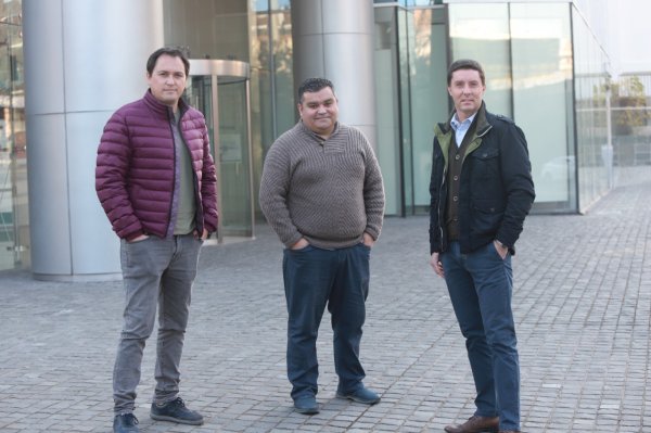 Germán Oyarzún, Oliver Molgas y Francisco Calmels, socios de Nexus Mobility, representante de Melex. Foto: Julio Castro