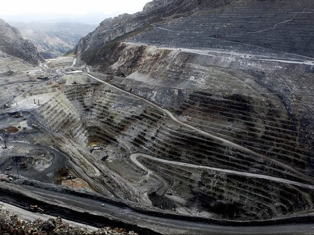 Antamina en Perú espera conseguir luz verde a más tardar inicios 2023 para ampliar vida útil del yacimiento