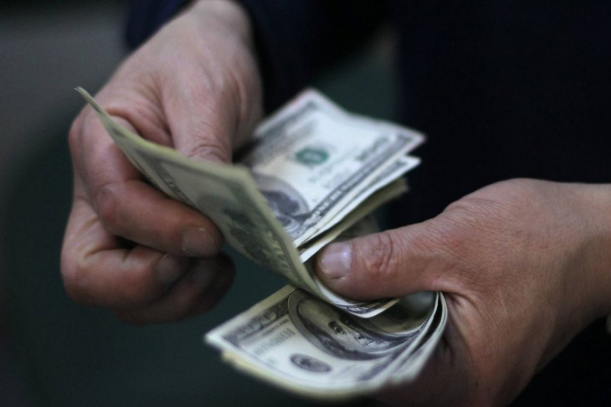 <p>¿Momento para comprar? Cómo enfrentar la caída del dólar</p>