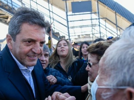 Gobierno argentino sorprende con nuevo ministro de Economía y reformula cartera