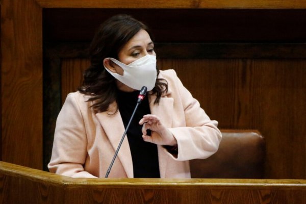 Ministra de Salud confirma quinta dosis contra el Covid-19 en medio de interpelación en la Cámara Baja