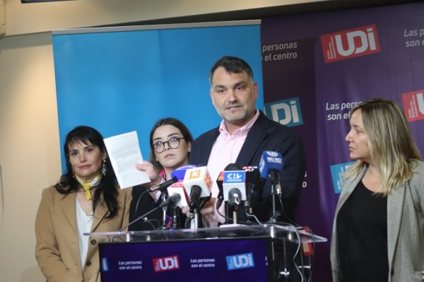 <p>De izq. a der. Michelle Labbé, Katerine Montealegre, Javier Macaya y María José Hoffmann</p>