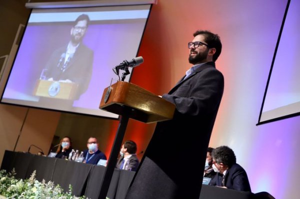 Boric propone modificar modelo de tarificación del agua