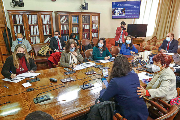 Urrejola hace frente a reparos a Cancillería en el Congreso y sugiere interés de “dañar la política exterior de Chile”