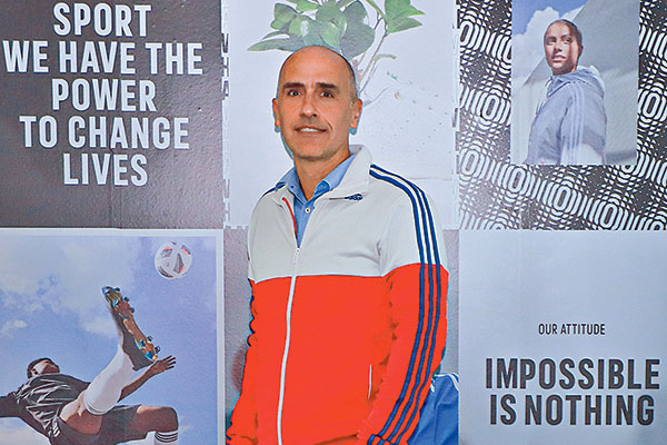 Jerome Leveque, gerente general de Adidas en Chile, en las oficinas de la compañía en Santiago. Foto: Julio Castro