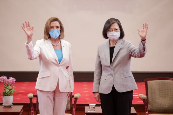 Nancy Pelosi concluye visita a Taiwán.