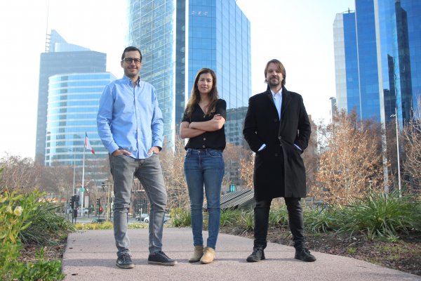 Daniel Pardo, Isidora Valdés y Andres Carey, parte del equipo de Wbuild.