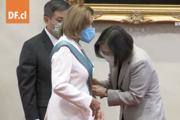 <p>Ahora en DF | China sanciona a Pelosi y suspende contactos a nivel militar, judicial y climático con EEUU</p>