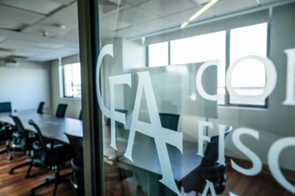 CFA valora nuevas metas fiscales de Hacienda, pero enfatiza que ingresos extra por Operación Renta e impuesto al FUT no son permanentes