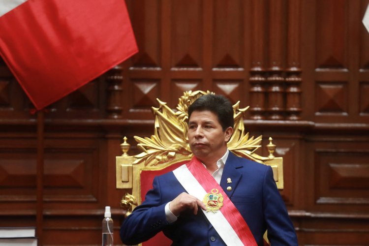Presidente de Perú ratifica a su primer ministro y cambia cartera de Economía