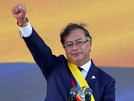 Petro asume presidencia de Colombia y define los ejes de su gestión