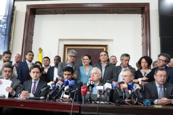 En primer día de gobierno, Petro presenta proyecto de reforma tributaria en Colombia