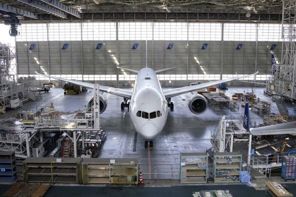 Boeing obtiene luz verde para entregar 787 tras aprobación en EEUU
