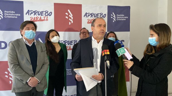 <p>La DC se adelanta al pacto oficialista y entrega el listado de temas que se deben modificar en la nueva Constitución</p>