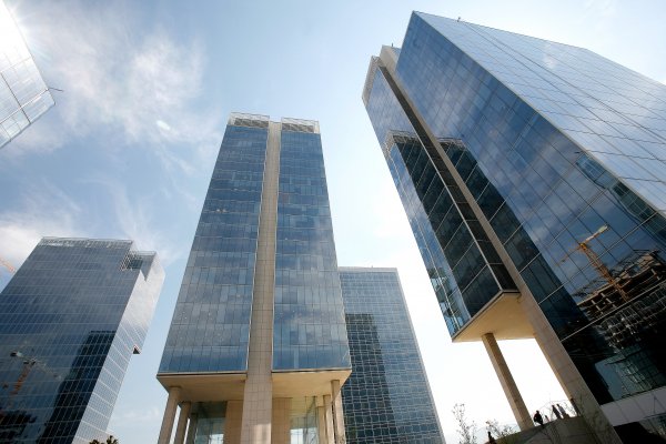 Tasas de descuento en industria inmobiliaria continúan al alza: edificios para arriendos es el negocio más atractivo