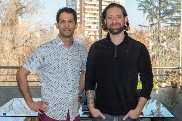 Los cofundadores de Hireweb, Javiel Rojas y Nicolás Herrera.