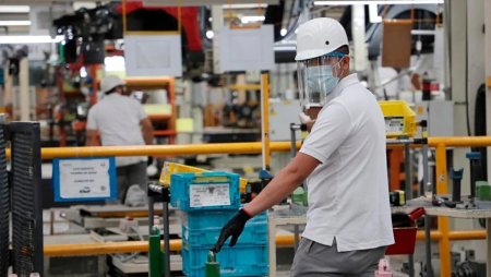 Escasez de agua impulsa al Presidente López Obrador a revisar concesiones a cerveceras en México