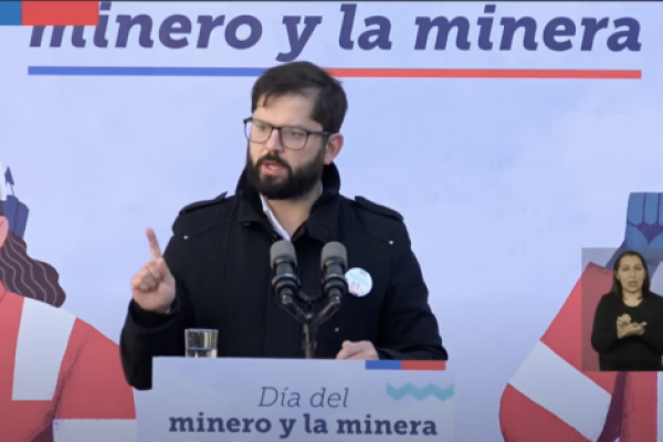<p>Ahora en DF | Boric pide mayor seguridad para trabajadores mineros y asegura que "el cobre se seguirá fundiendo en Chile, en una fundición Estatal"</p>