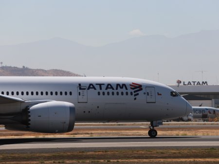 Ingresos de Latam Airlines se acercan a los de un año normal, pero costos por combustible golpean última línea