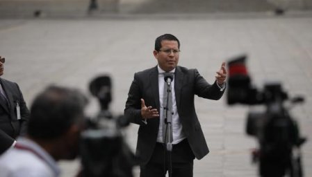 Nuevo golpe para el Presidente Castillo: su abogado Benji Espinoza renuncia a la defensa