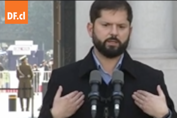 <p>Ahora en DF | Presidente Boric comenta al acuerdo oficialista y se refiere a los dichos de Teillier (PC)</p>